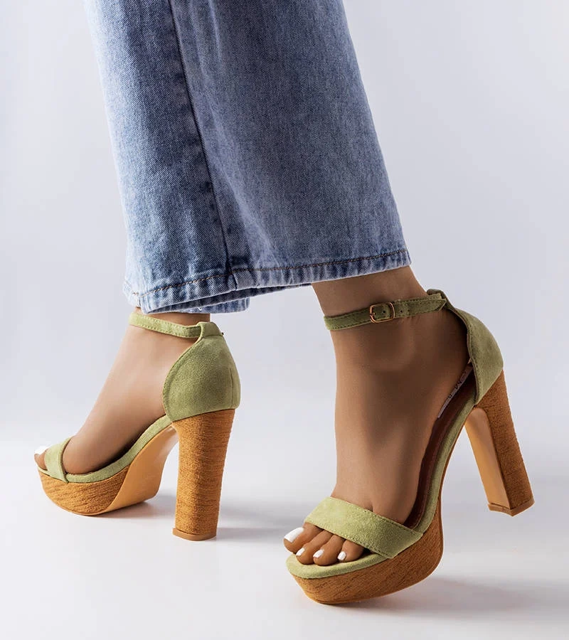 Zöld magas sarkú Selsa szandál