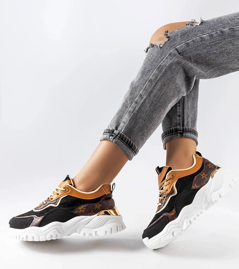 Fekete tornacipők szabálytalan talppal Alta