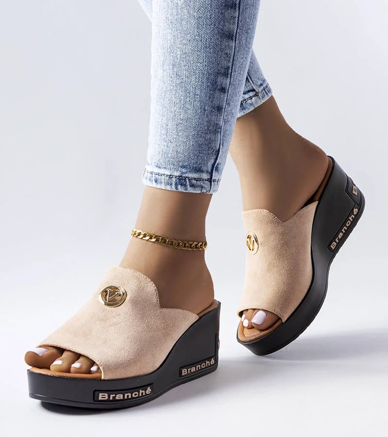 Vinceza magas talpú bézs papucs