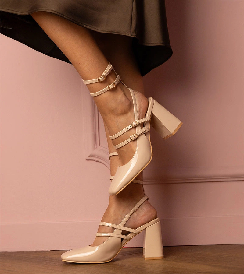 Lakkozott bézs körömcipő oszlopos sarokkal Ferida