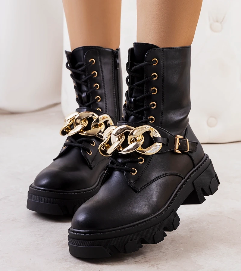 Fekete bokacsizma láncos Laboy