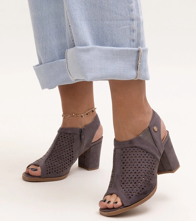 Bőr béléssel ellátott Heilma csipkés sarokszandál