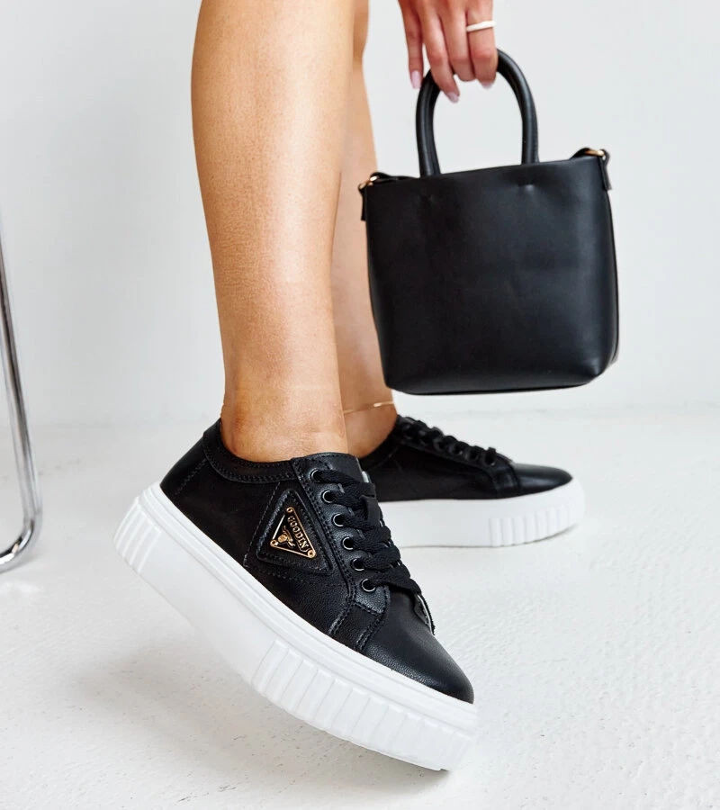 Fekete bőr Attia tornacipő vastag talppal