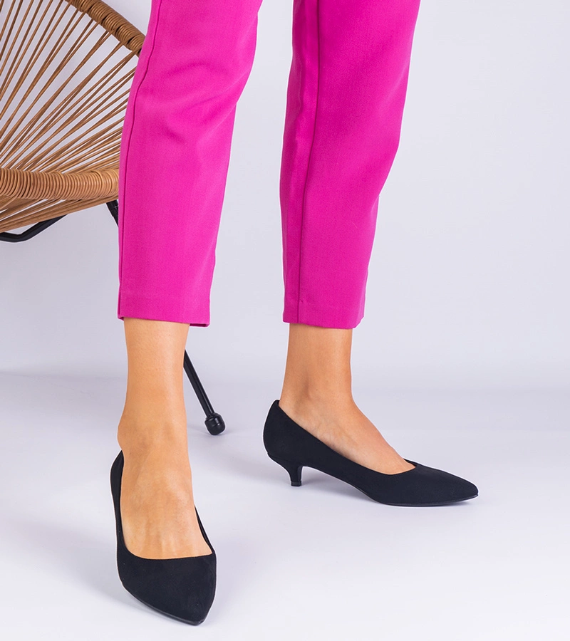 Reimona alacsony sarkú fekete művelúr körömcipő