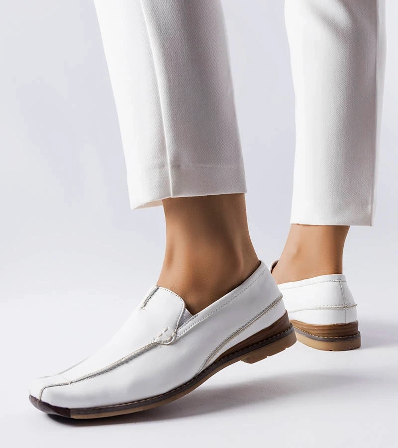 Montague hosszú orrú fehér mokaszinok