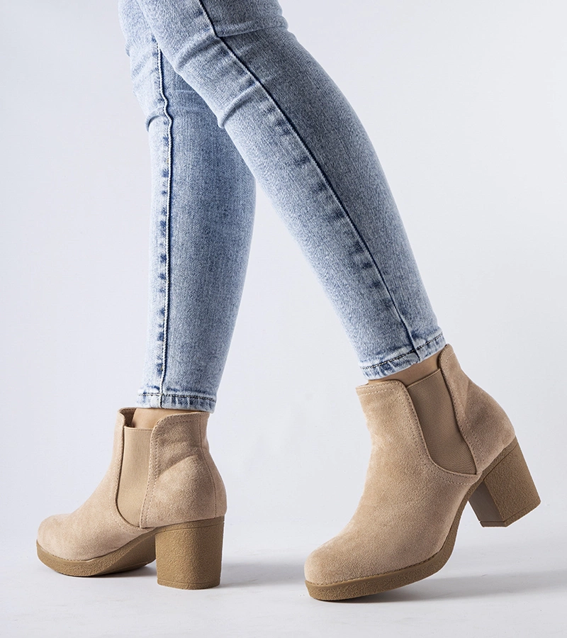 Sötét bézs csúszósarokkal rendelkező Trevano bokacsizma