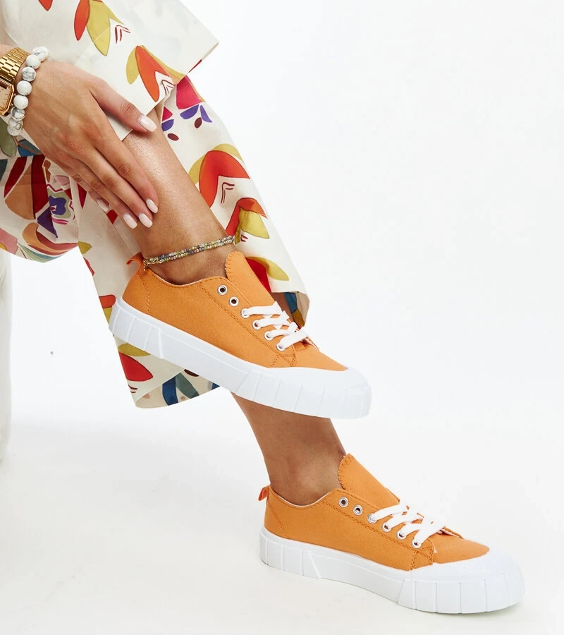 Eduard narancsszínű anyag tornacipői