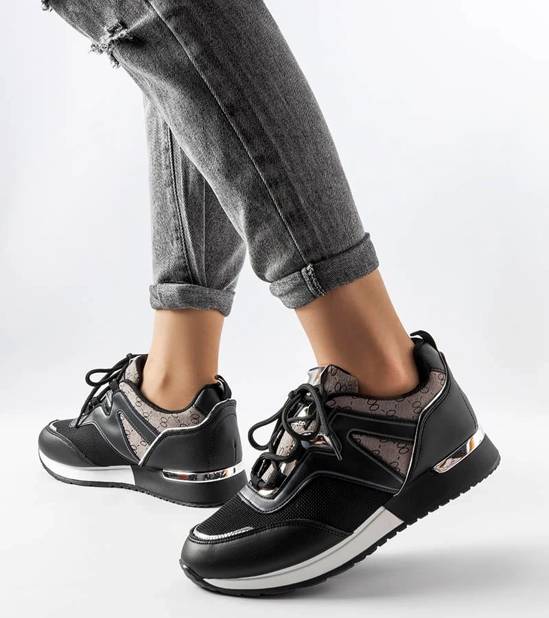 Fekete arany elemekkel díszített Bedord sportcipők