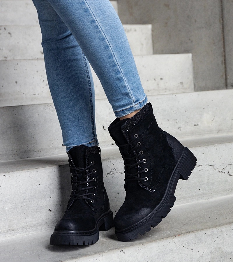 Fekete csizma ragyogó betétekkel Prairie