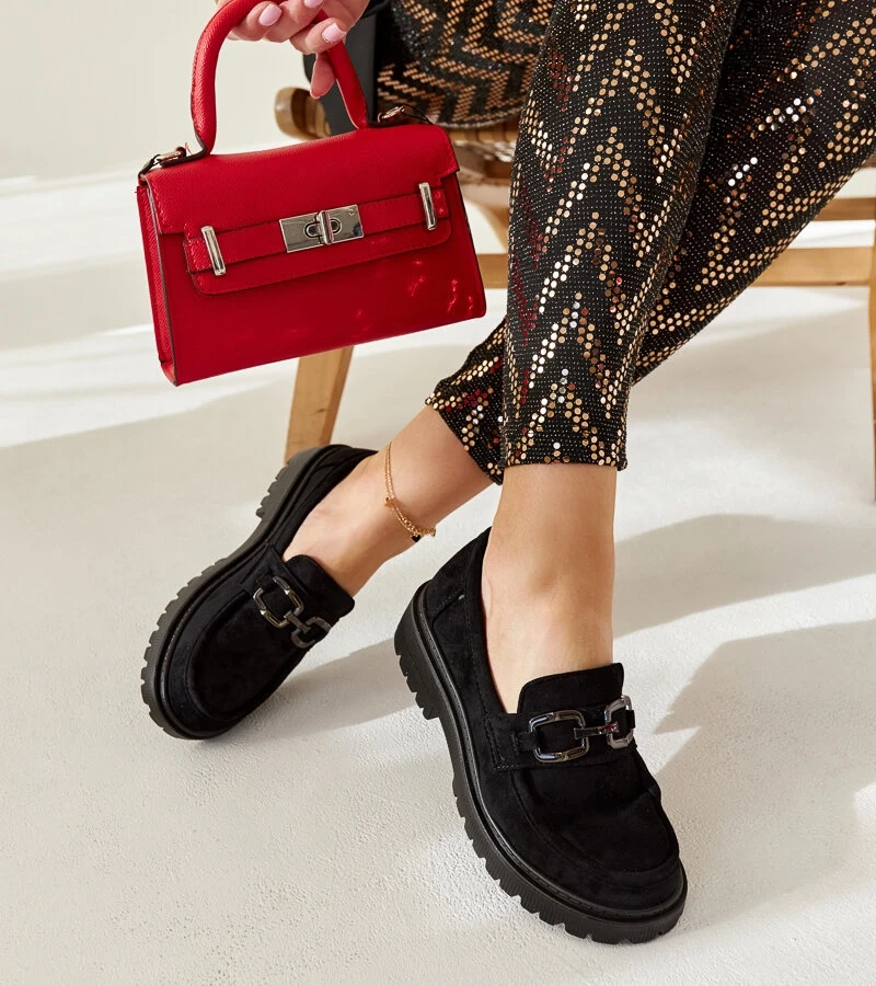 Fekete szarvasbőr mokaszin Springs csattal