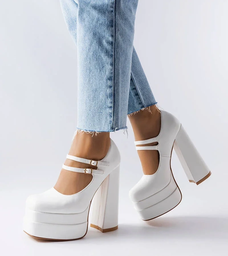 Fehér magas sarkú Chouinard cipők