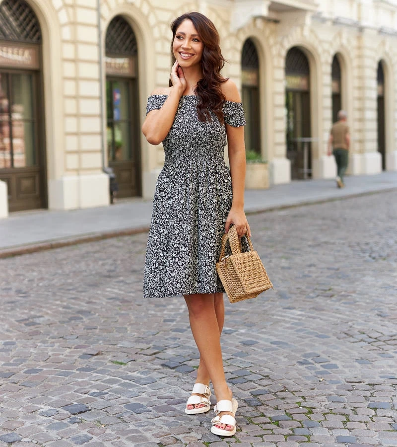 Fekete virágos spanyol Levada ruha