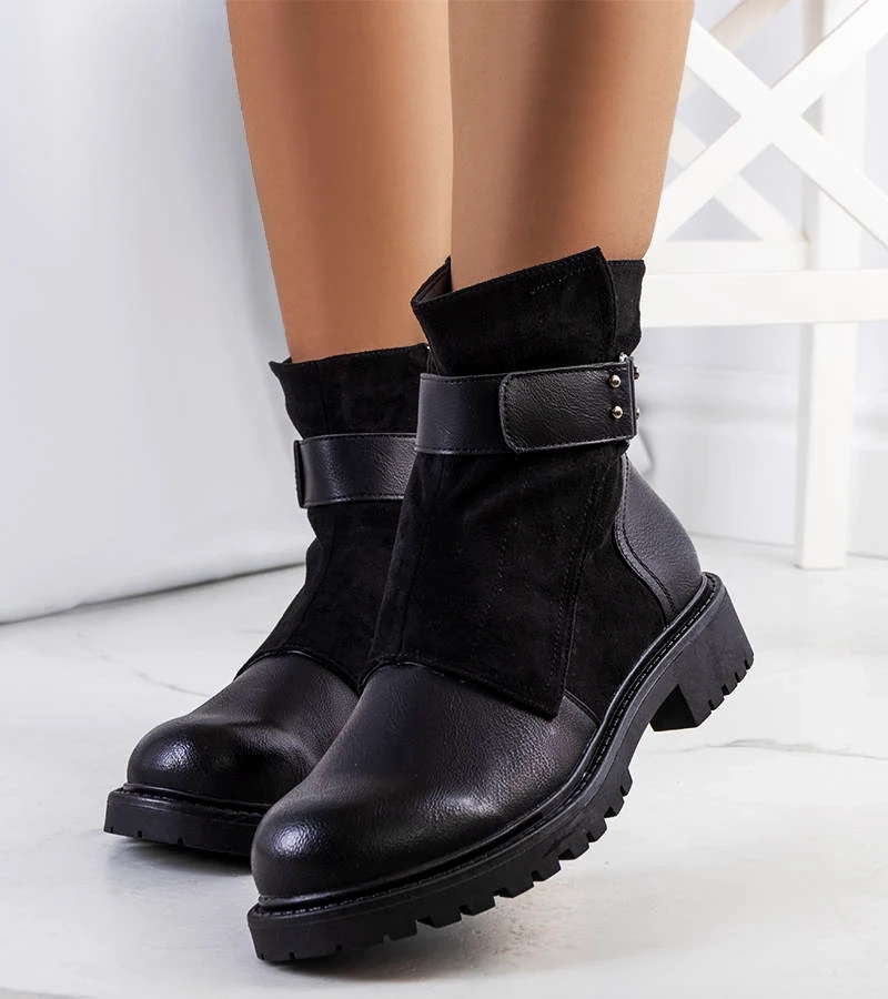 Fekete bokacsizma Kevin övvel