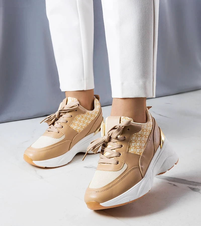 Lora monogrammal díszített bézs szneaker