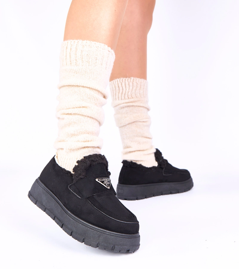 Fekete, prémmel bélelt, vastagtalpú mokaszin Kirby