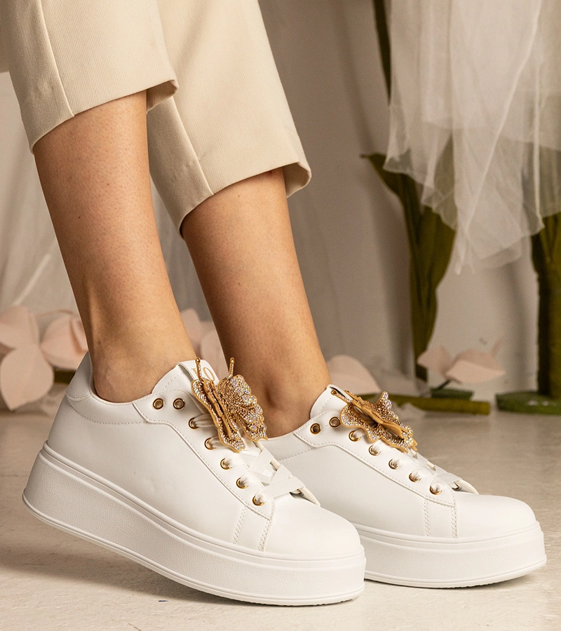 Fehér tornacipő cirkóniás pillangóval díszítve Kariba