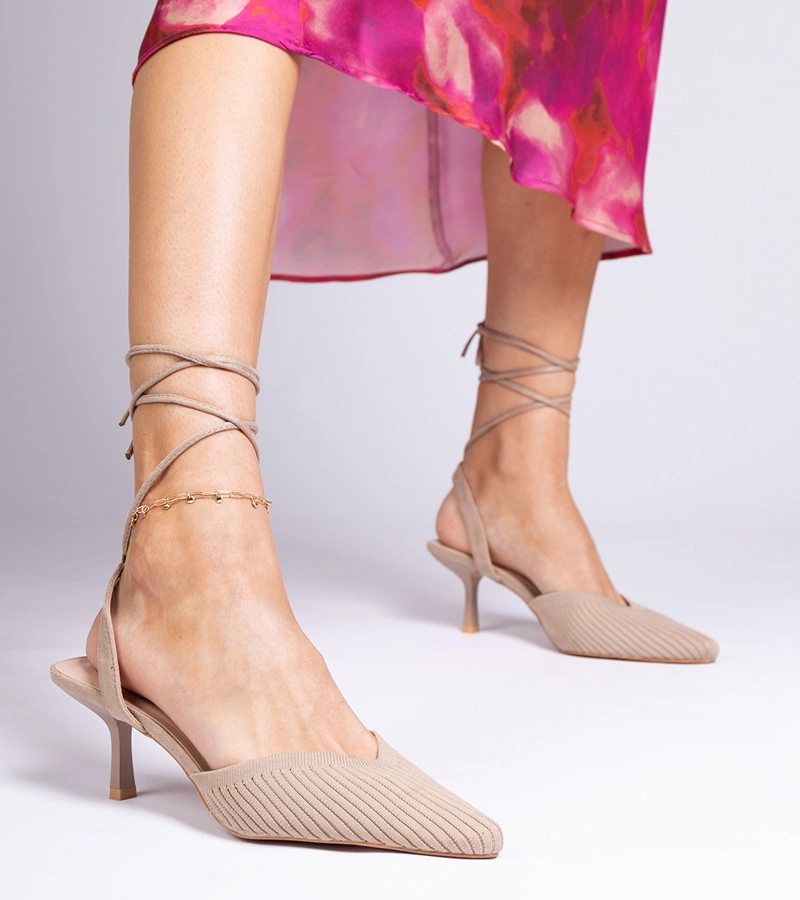 Palman nyitott sarkú anyagból készült barna tűsarkú cipő