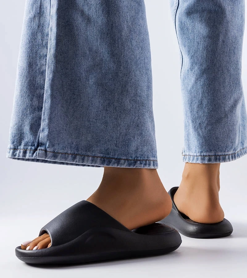 Fekete gumicipő Cecil