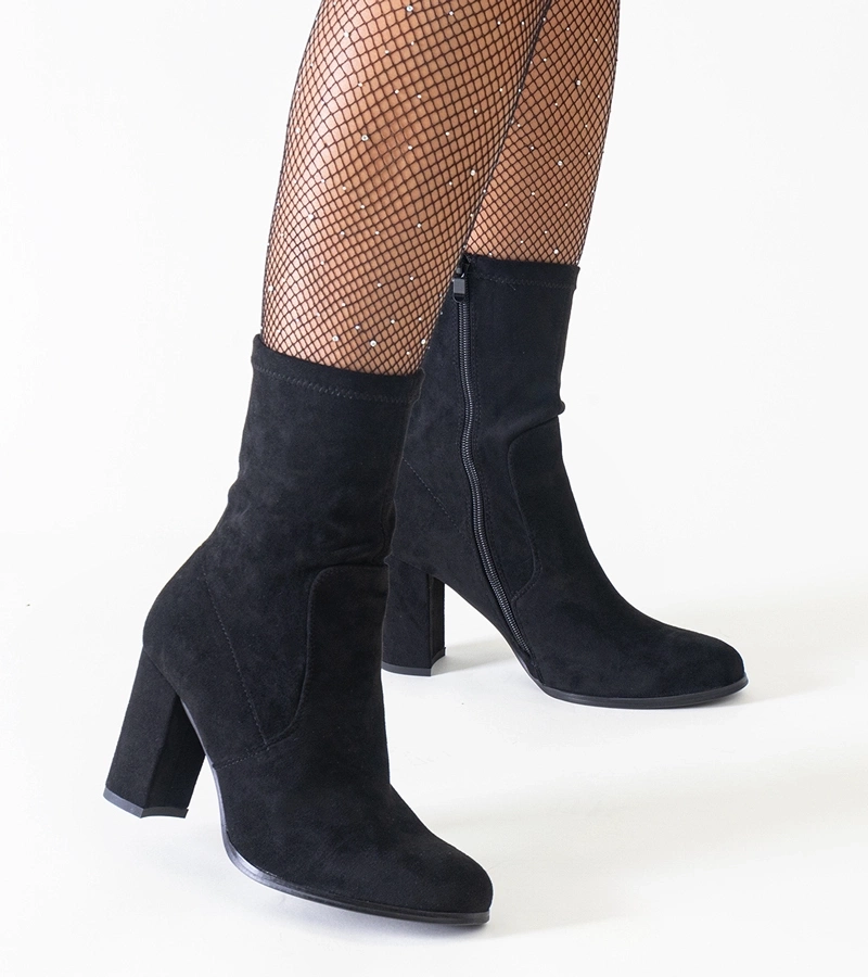 Fekete, magas sarkú, eco-zsámbékkal ellátott bokacsizma Haner.