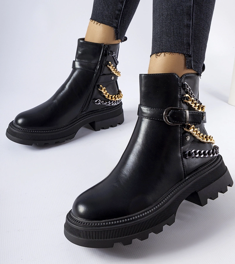 Fekete díszes láncokkal díszített bokacsizma Bonenfant