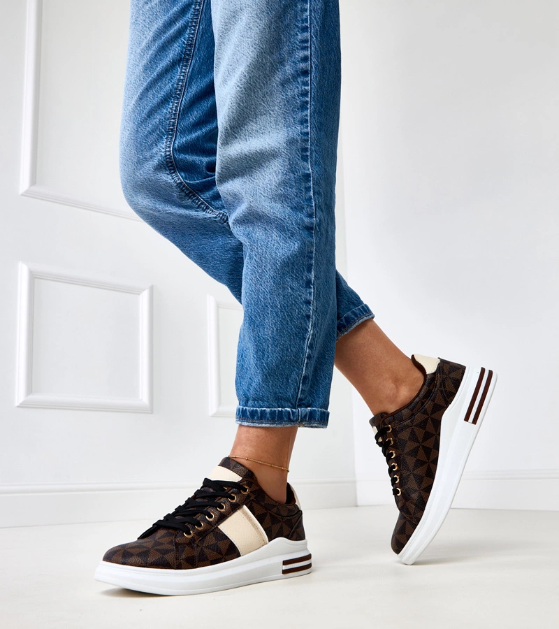 Barna platformos tornacipő bézs-arany csíkkal