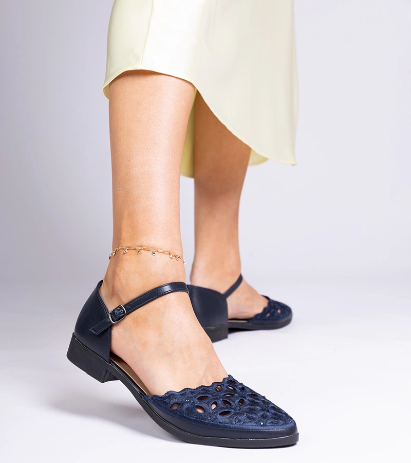 Sötétkék áttört szandálok cirkóniával Kalsy