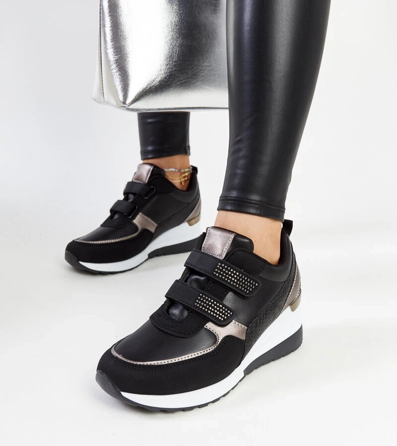 Asmeret fekete platformos tornacipő, cirkóniával díszítve