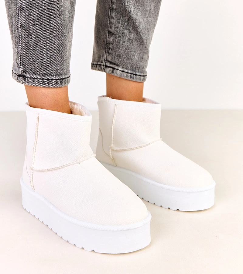 Fehér alacsony platformos hótaposó műbőrből Reinol