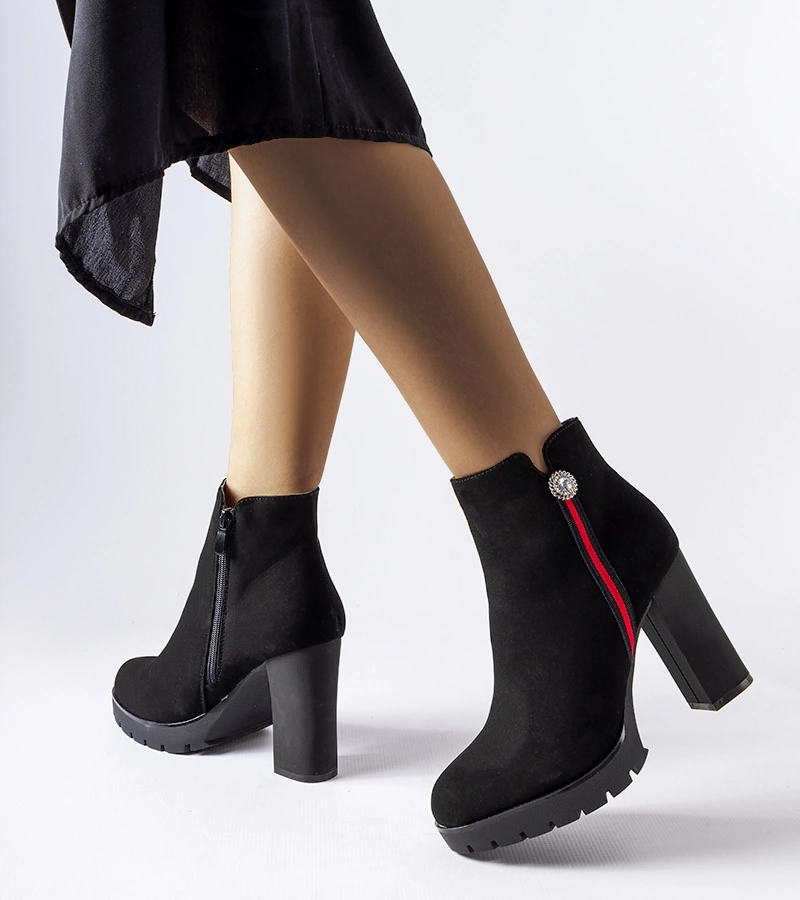 Fekete szatén bokacsizma Rogeno