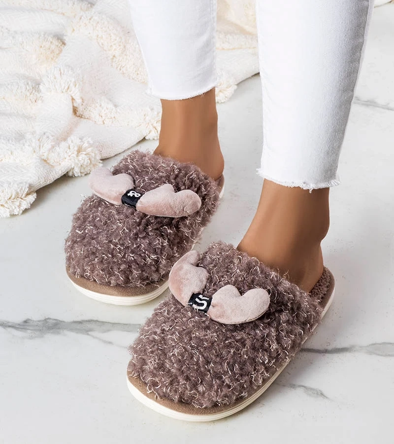 Barna bolyhos papucsok Rosny