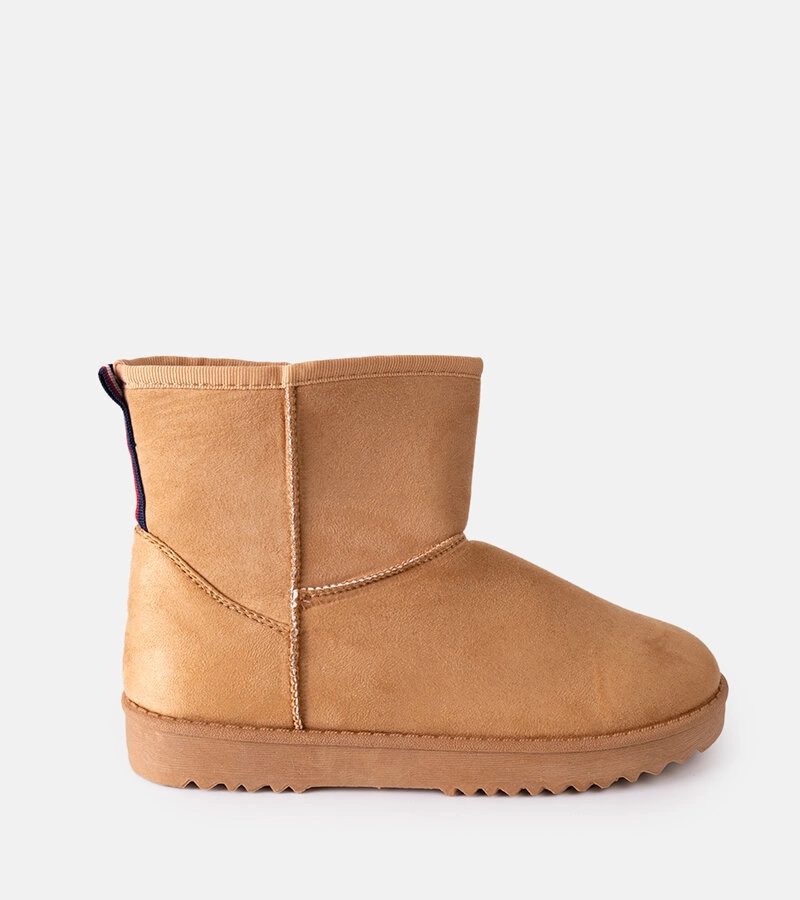 Bézsínű lapos talpú Emmie hócsizma