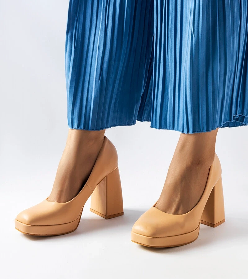 Mailly magas sarkú bézs cipők