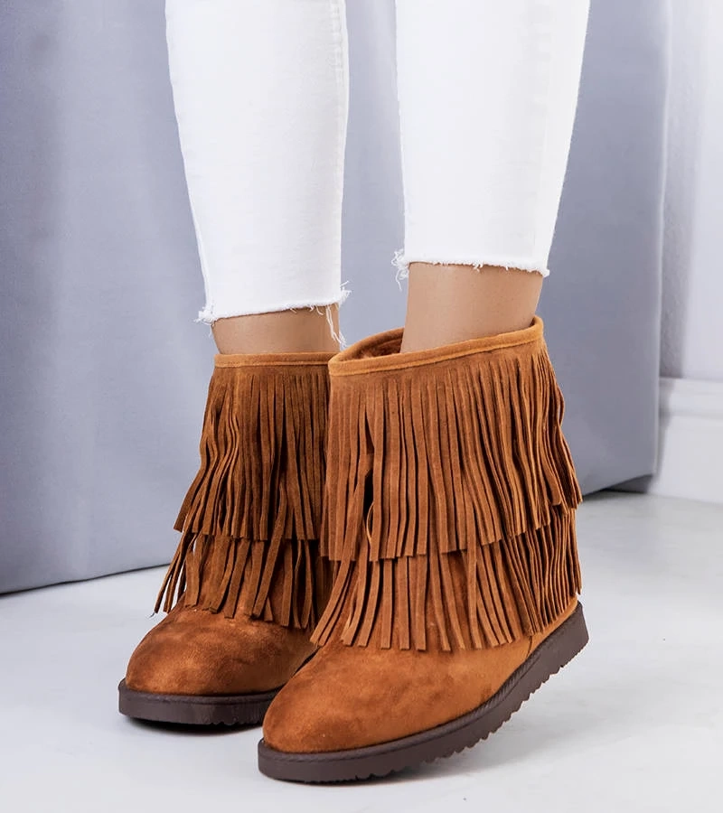 Rivière barna bokacsizma cipővel és rojtokkal