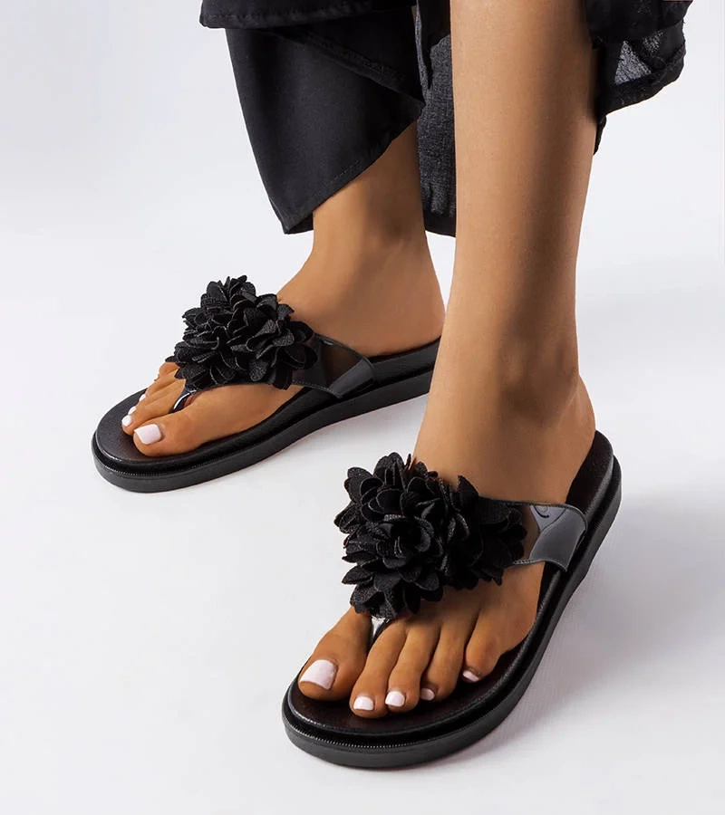 Fekete virágos Caresse japán papucs