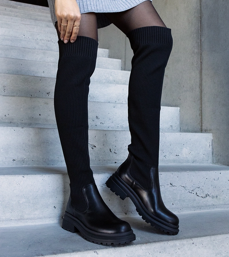 Fekete hosszú csizmák rugalmas szárú Lilca.