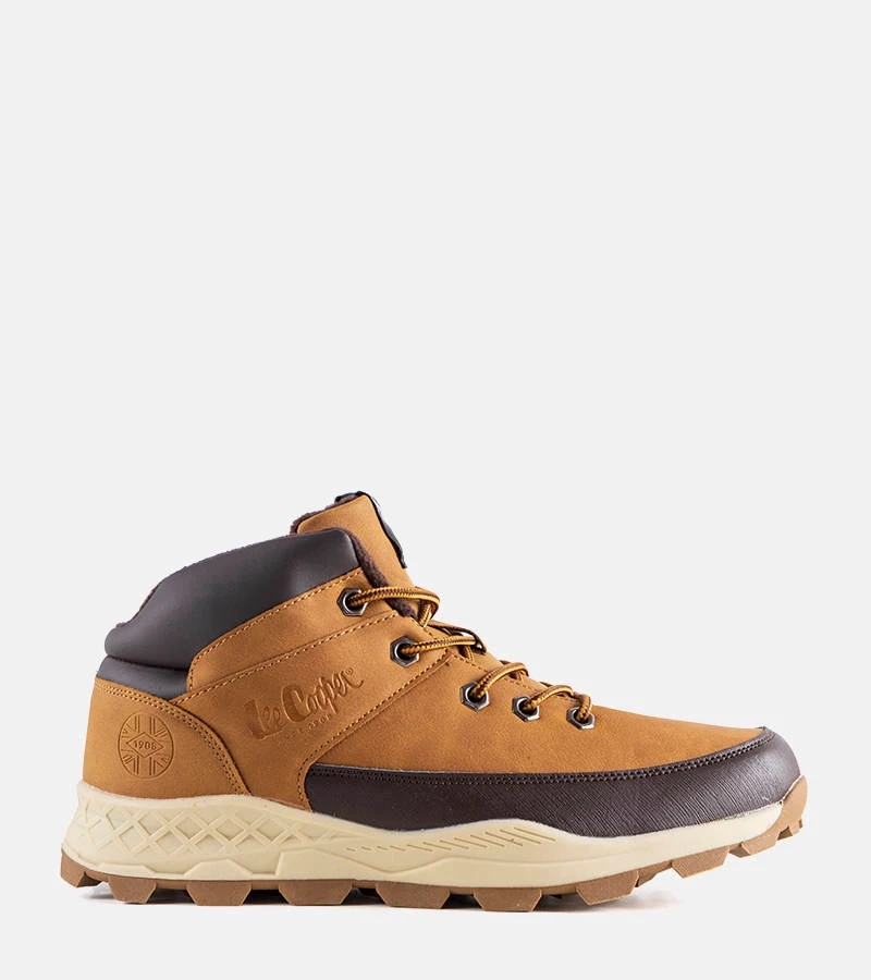 Barna bélelt trapézok LCJ-2201-1390M Lee Cooper