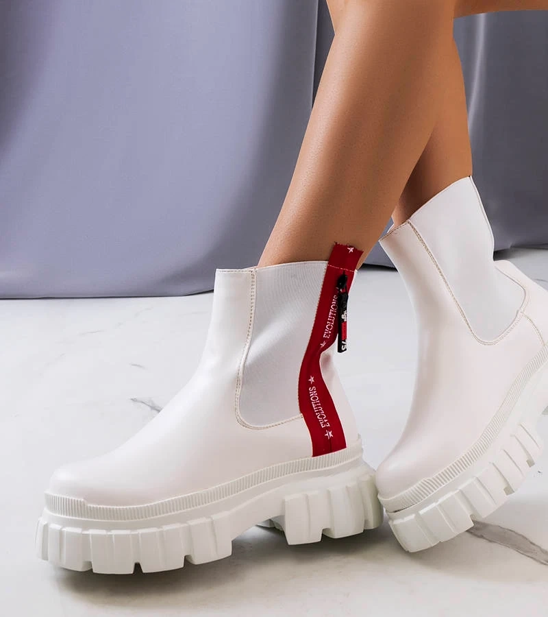 Fehér lakkozott bokacsizma Casta