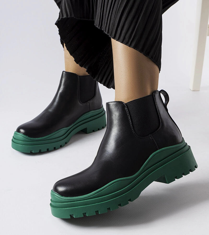 Fekete bokacsizma színes platformon Marinone