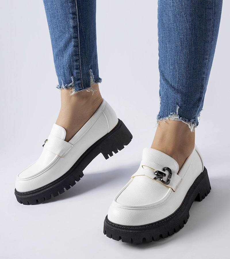 Fekete-fehér mokaszin Francesca csattal