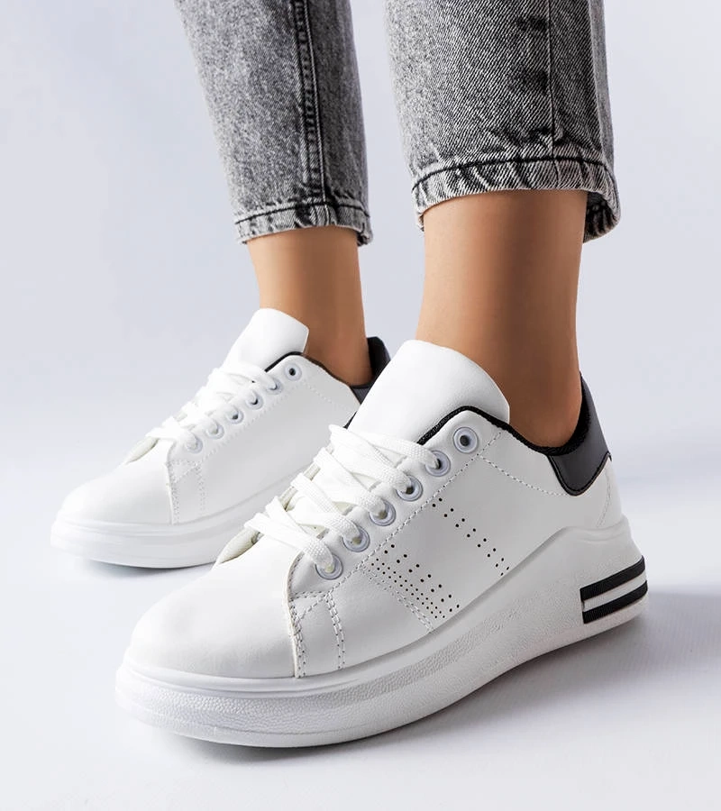 Fehér tornacipő fekete hangsúllyal Davisson