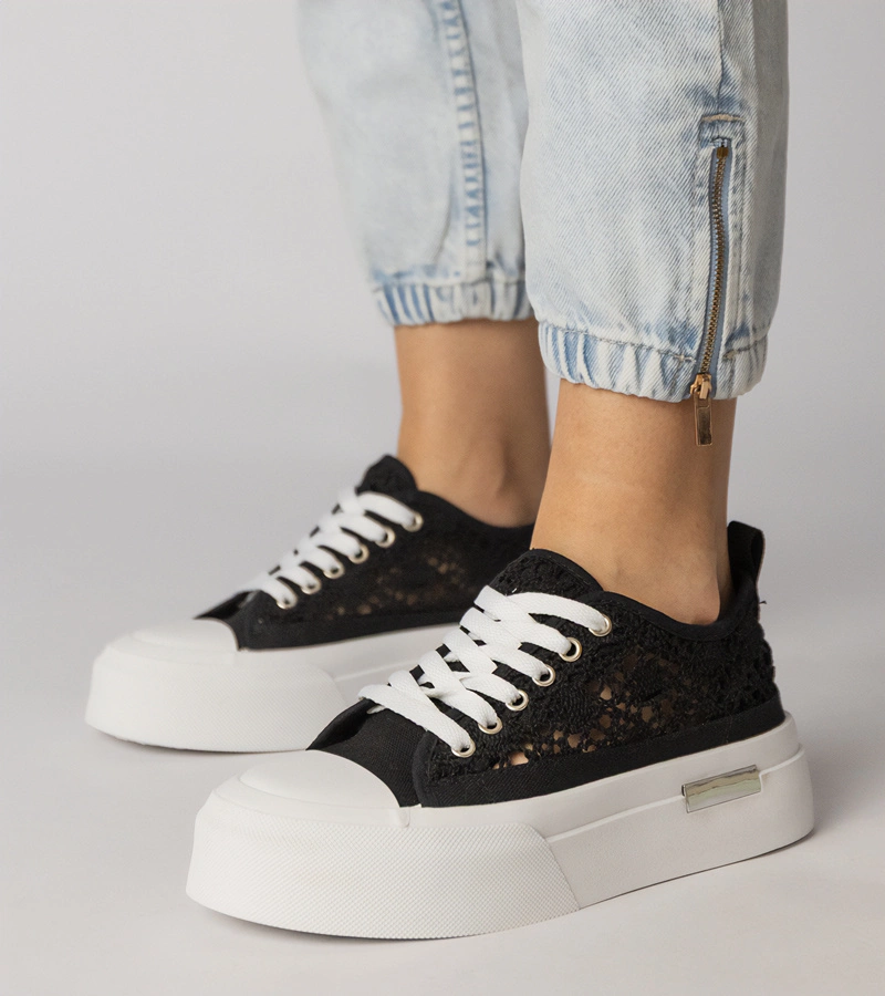 Fekete női perforált Runna tornacipők