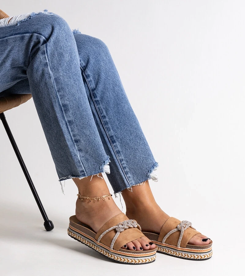 Kamiliana cirkóniával díszített barna papucsok