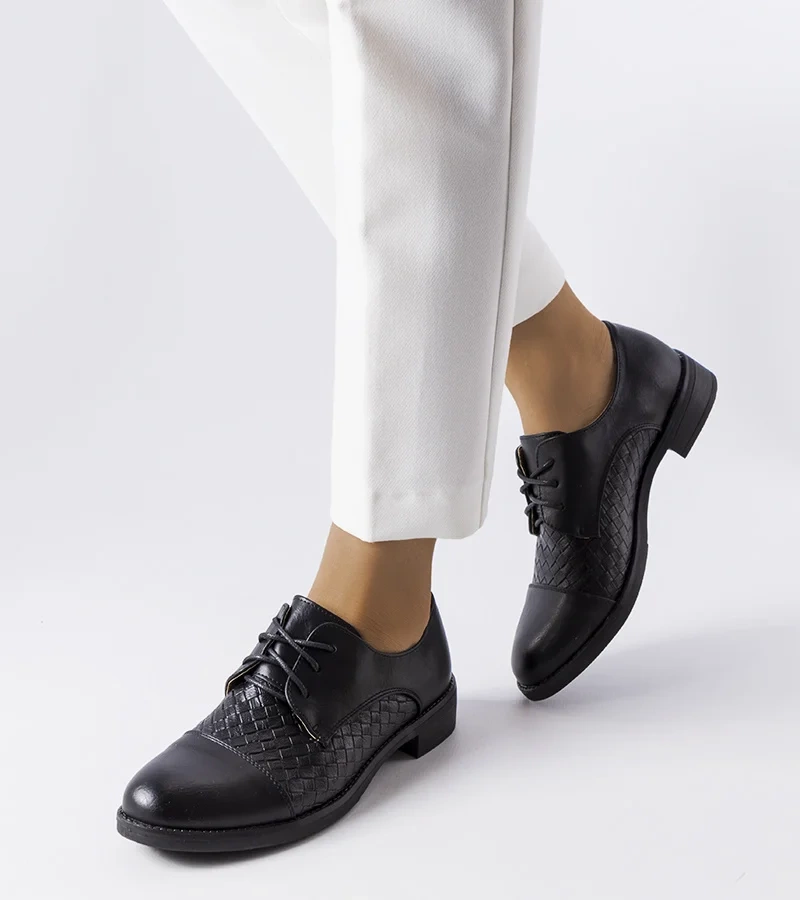 Fekete díszített Gagné bőrcipők