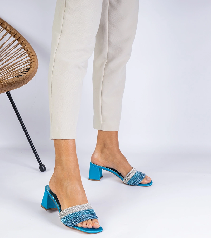 Kék elegáns Maritto strasszos oszlopos papucs