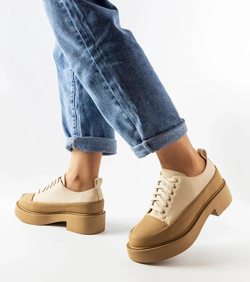 Sötét bézs lapos sarkú Merico cipők