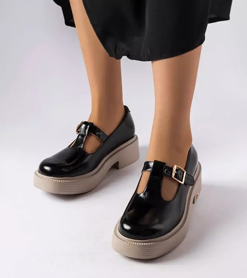 Fekete fényes cipők Karino