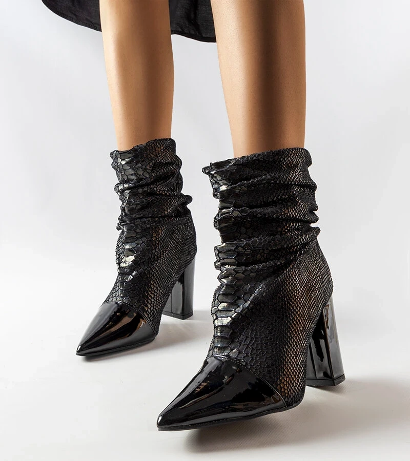 Fekete ráncolt sarokcipő Liang