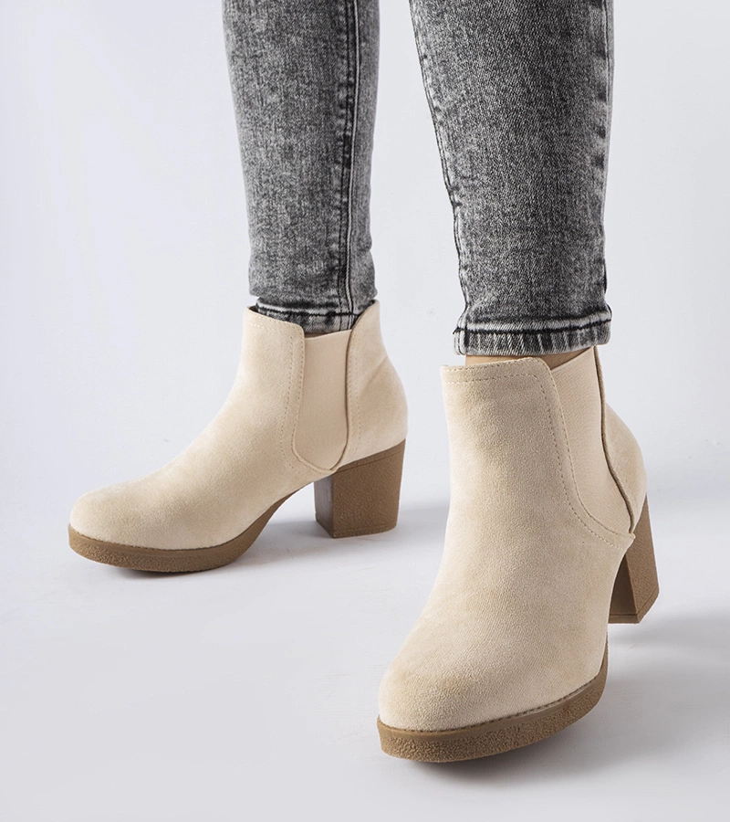 Trevano bézs bokacsizma sarokkal