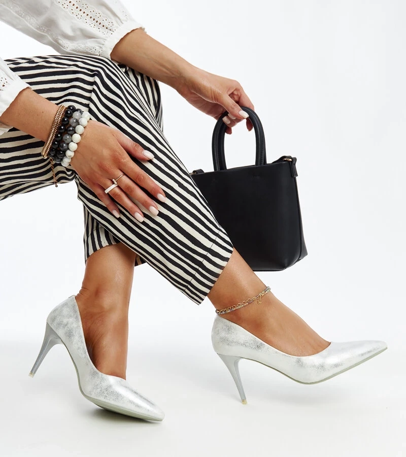 Ezüst metál fényű magassarkú cipő bőr belsővel Paume