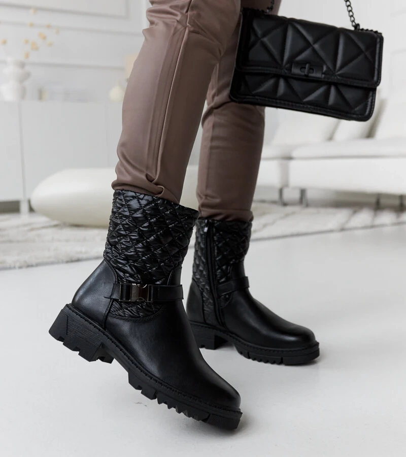 Fekete díszes steppeléssel ellátott Brembo bokacsizma